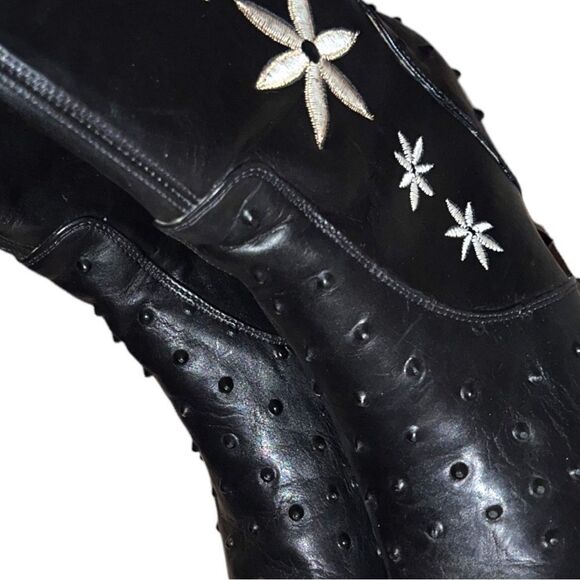 El Canelo lady’s black booties with cream flowers on side. - Picture 8 of 11